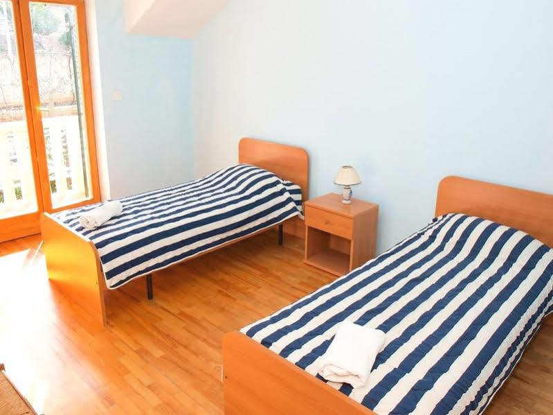 Santic Hotel Postira Buitenkant foto