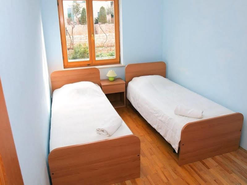 Santic Hotel Postira Buitenkant foto