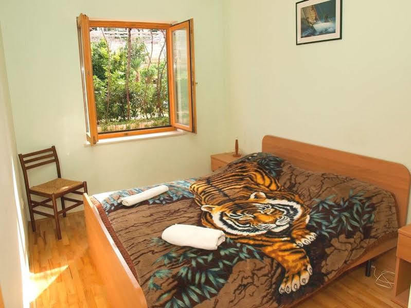Santic Hotel Postira Buitenkant foto