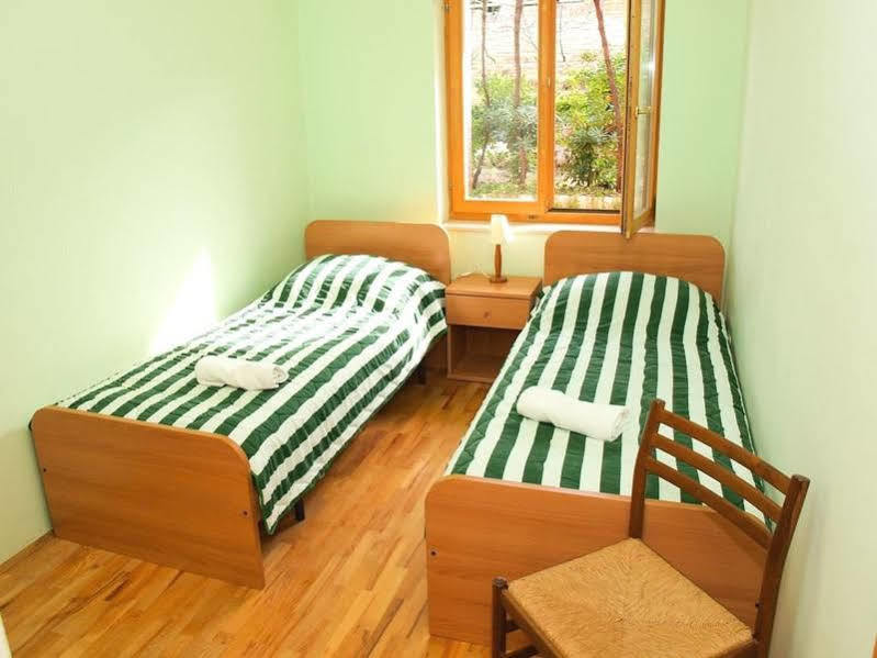 Santic Hotel Postira Buitenkant foto